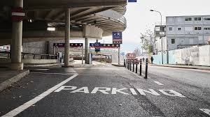 Genève étouffe : 120 000 frontaliers en voiture… et de moins en moins de places pour les habitants